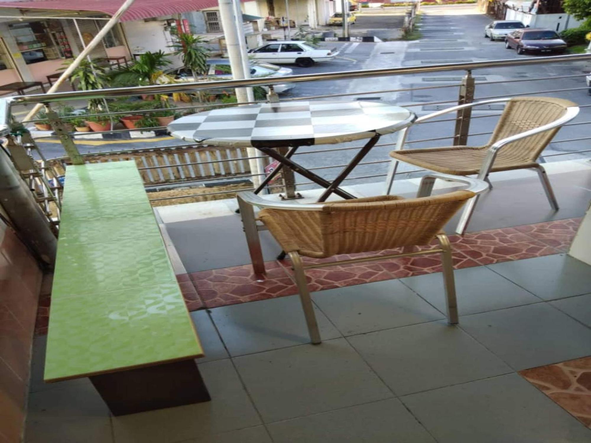Oyo 90972 Jj Homestay Miri Exterior foto