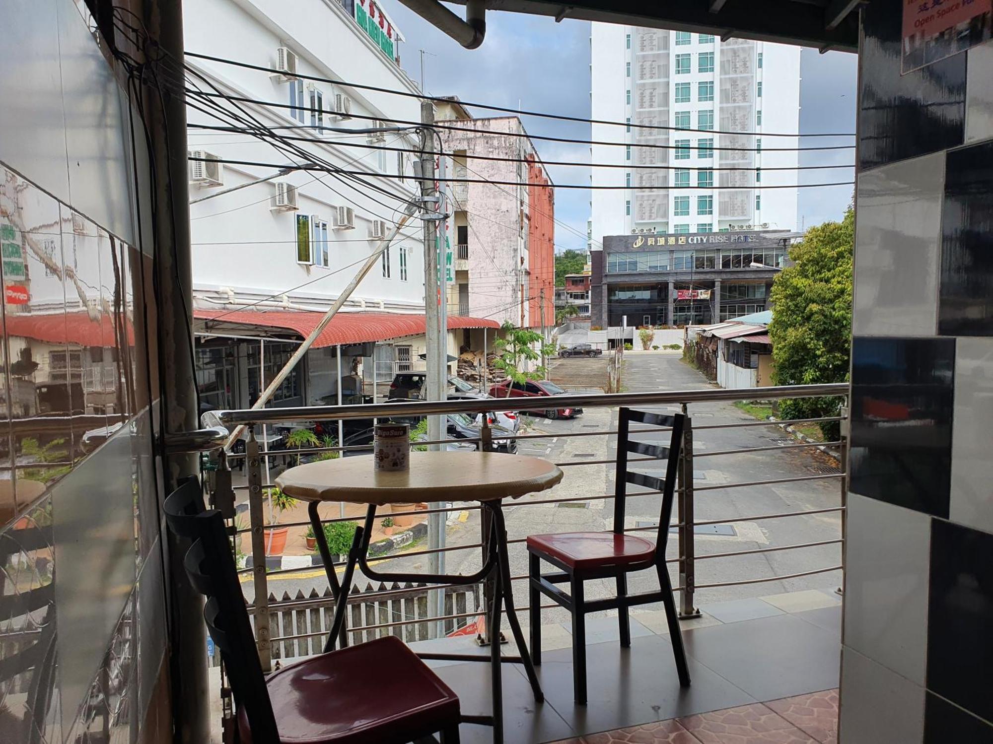 Oyo 90972 Jj Homestay Miri Exterior foto