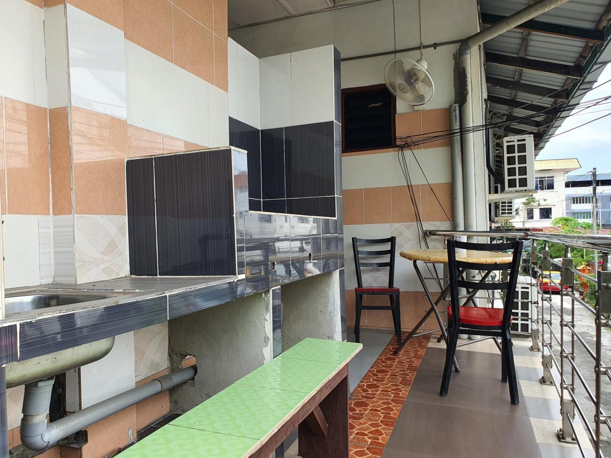 Oyo 90972 Jj Homestay Miri Exterior foto